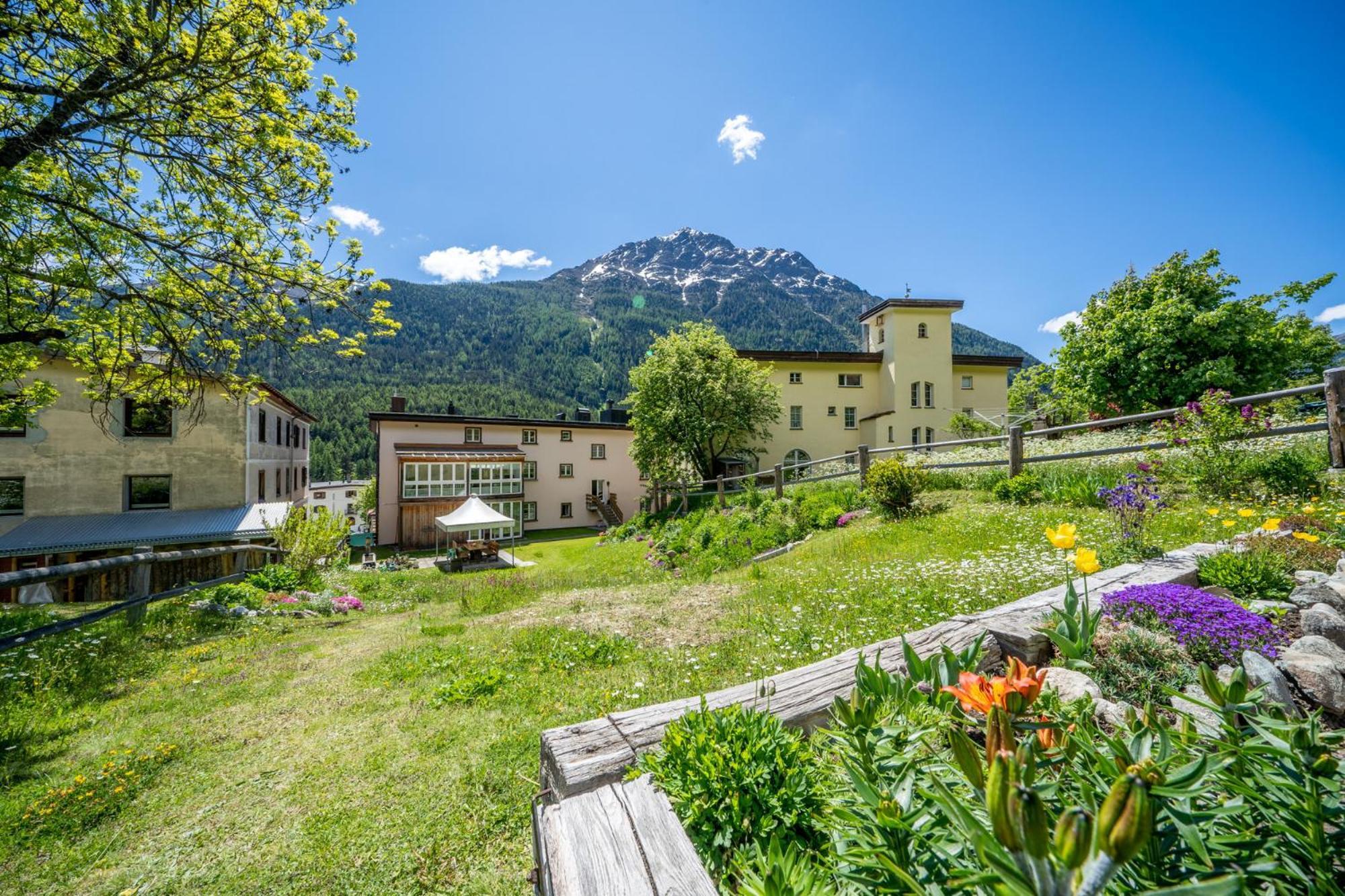 Apartmán Chasa Plazza Gronda Lavin Exteriér fotografie