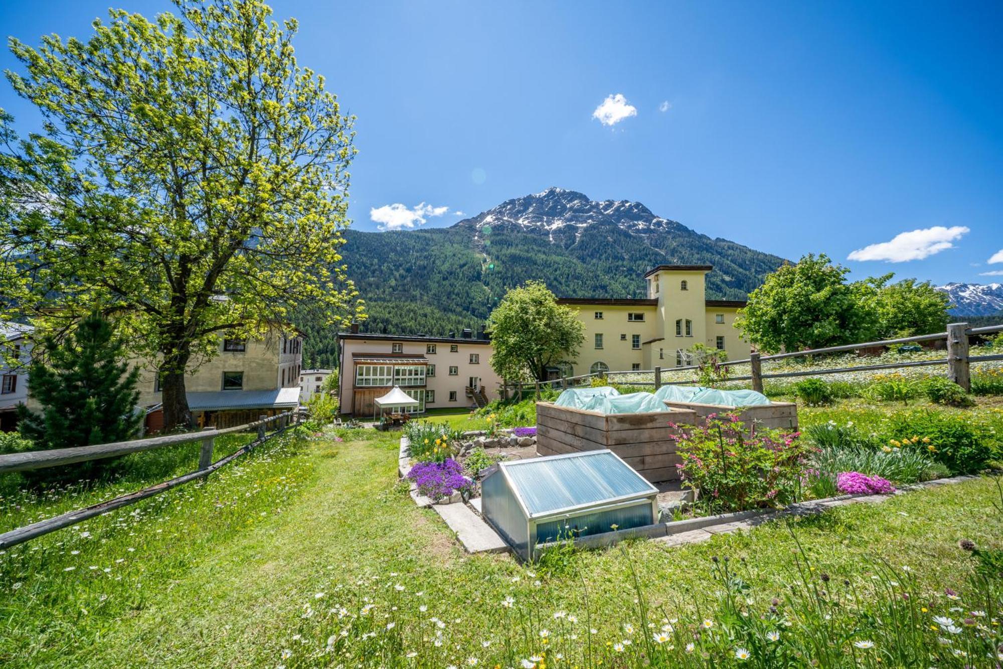 Apartmán Chasa Plazza Gronda Lavin Exteriér fotografie